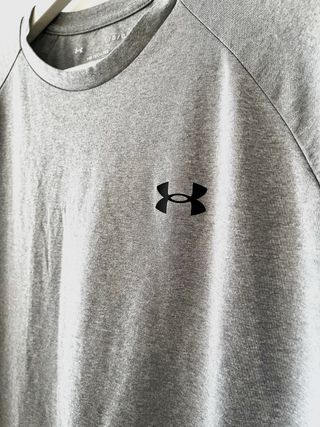Camiseta Under Armour Tech Gris Manga Raglán L