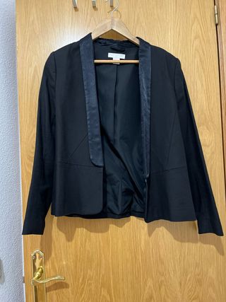 Americana tipo smoking H&M negra