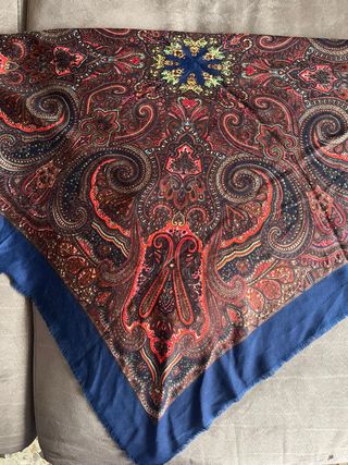 Pañuelo estampado azul y rojo