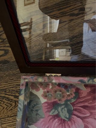 Scatola portagioie in legno con decoro floreale