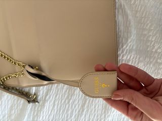 Bolso Guess Beige Cadena Dorada