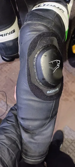 Mono de cuero Bering LEAD-R negro/verde Talla M