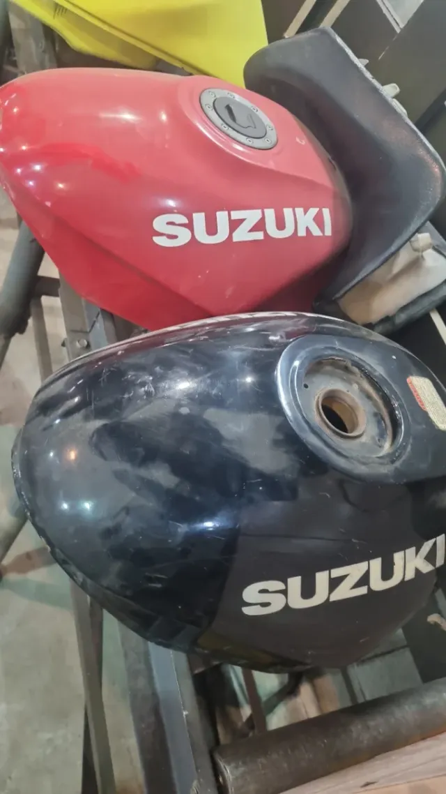 DEPÓSITO HORQUILLAS  GSX750F.