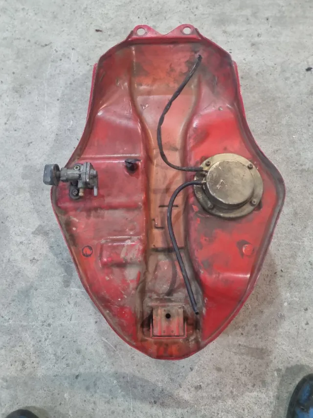 DEPÓSITO HORQUILLAS  GSX750F.