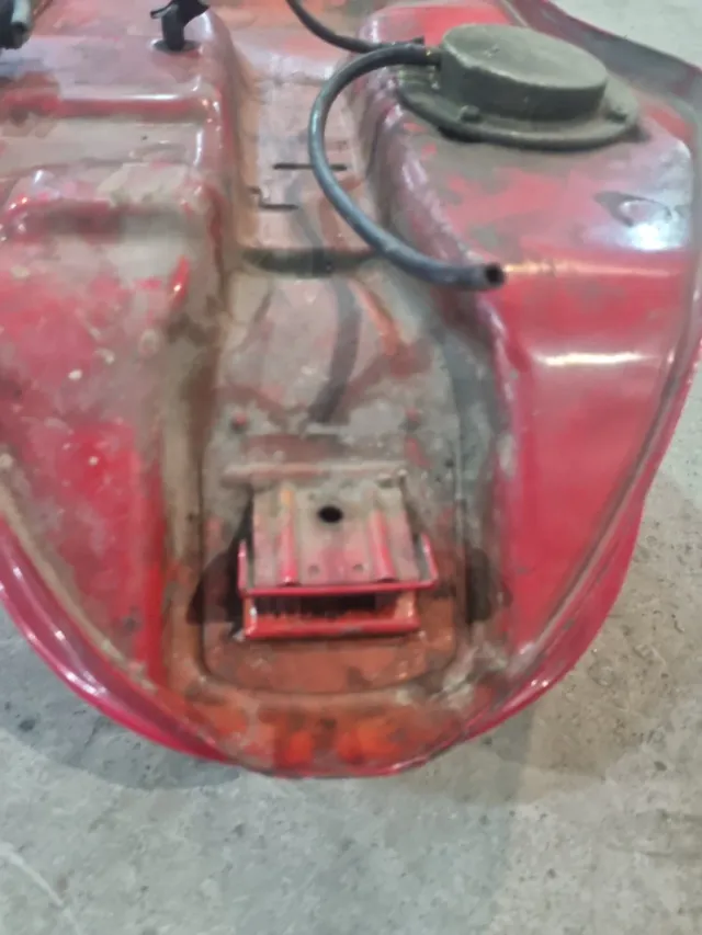 DEPÓSITO HORQUILLAS  GSX750F.