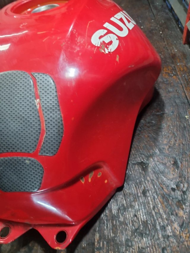 DEPÓSITO HORQUILLAS  GSX750F.