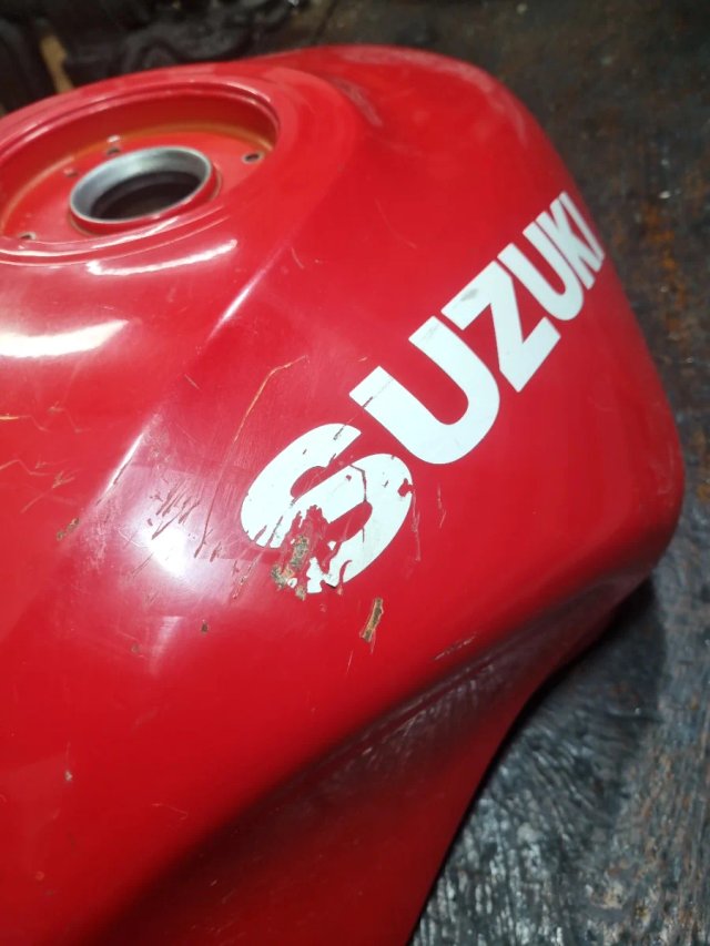 DEPÓSITO HORQUILLAS  GSX750F.