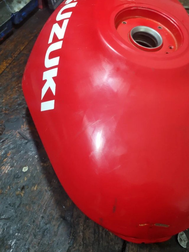 DEPÓSITO HORQUILLAS  GSX750F.