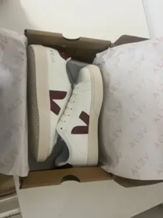 Zapatillas Veja Blancas y Rojas