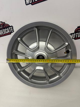 Llanta para Vespa practicamente nueva