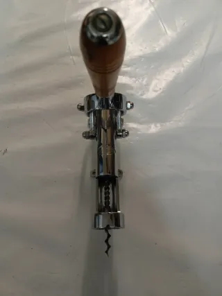 Sacacorchos de pared BOJ