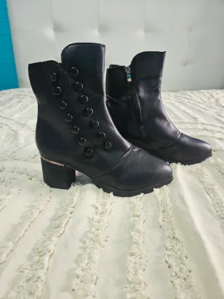 Botines negros talla 36