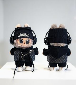 Labubu llavero con ropa