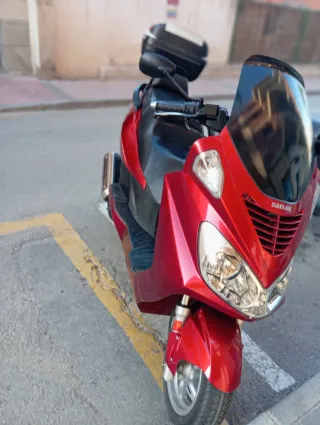Daelim S2 250cc Maxi Scooter Roja