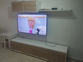 Mueble TV salón blanco y madera