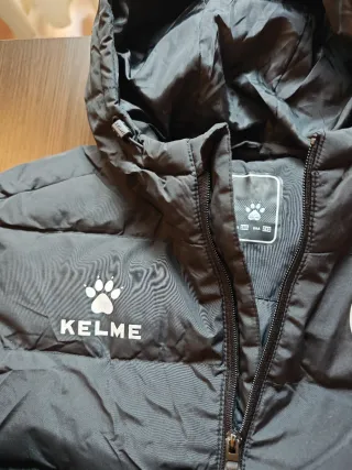 Abrigo oficial Rayo Vallecano Kelme negro