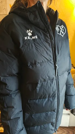 Abrigo oficial Rayo Vallecano Kelme negro