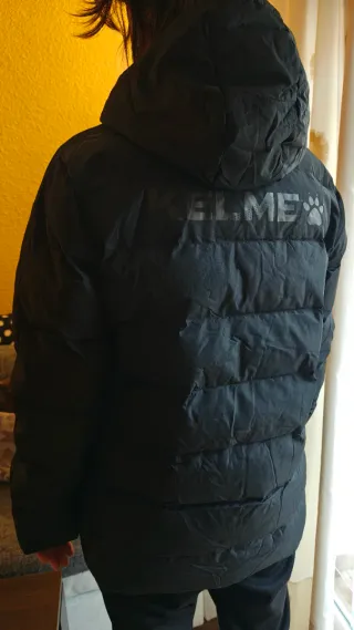 Abrigo oficial Rayo Vallecano Kelme negro