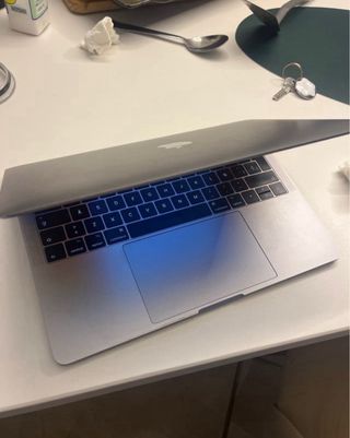 Apple Macbook Pro 2017 8gb 13” inch