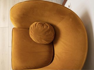 Sillón terciopelo amarillo mostaza
