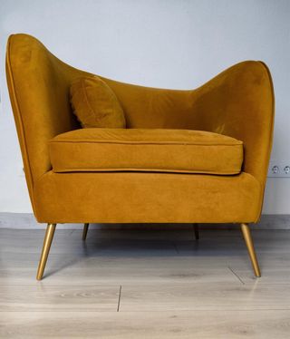 Sillón terciopelo amarillo mostaza