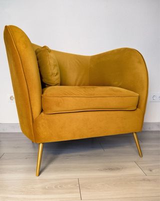 Sillón terciopelo amarillo mostaza