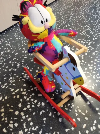 Caballo balancín infantil y peluche nuevo