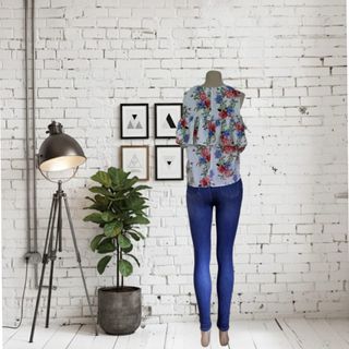 Blusa floral Jennyfer talla M