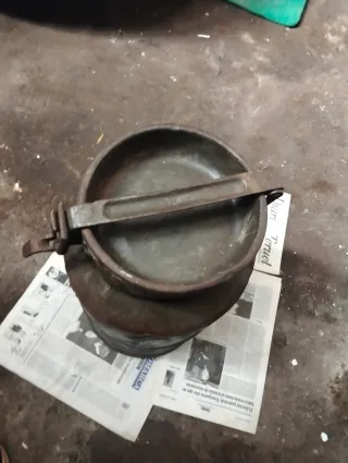 Lechera antigua de metal