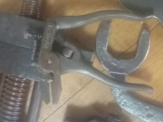 Lote herramientas antiguas: llaves, cepillo