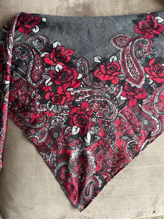 Pañuelo estampado flores de tamaño grande