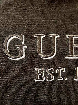 Jersey Guess manga larga negro