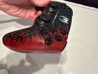 Mando PS5 versión Spider-Man.