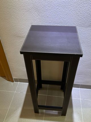 Ingresso con piedistallo elegante