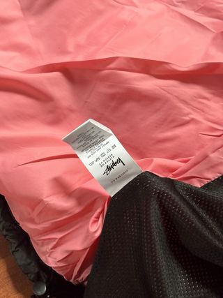 Abrigo Puffer Stussy - Negro/Rosa