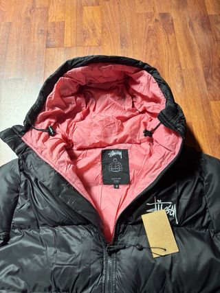 Abrigo Puffer Stussy - Negro/Rosa