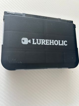 Caja de pesca con señuelo y accesorios