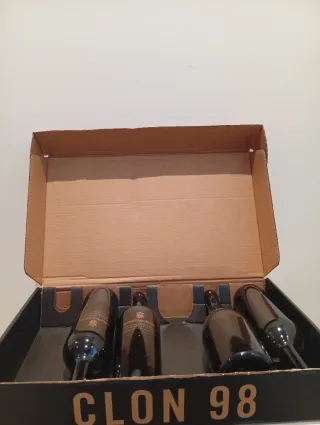 Botellero de cartón con diseño de chimpancé