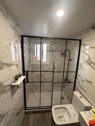 MONTADOR PROFESIONAL DE MAMPARAS DE BAÑO