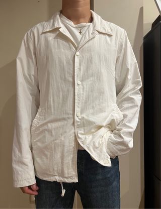 Chaqueta impermeable blanca