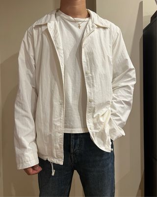 Chaqueta impermeable blanca