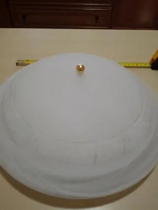 Plafón de techo de cristal blanco.