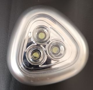 Luz LED portátil a pilas para armarios