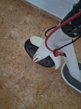 Patinete eléctrico blanco