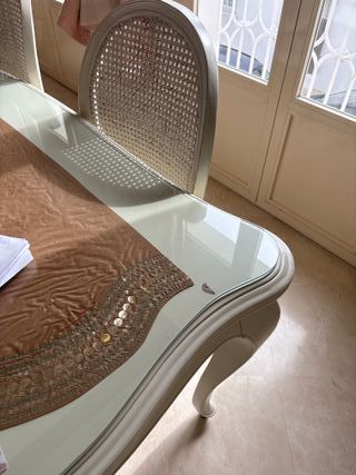 Mesa de comedor con 4 sillas