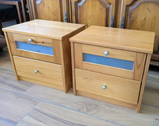 2 MESITAS DE NOCHE MADERA