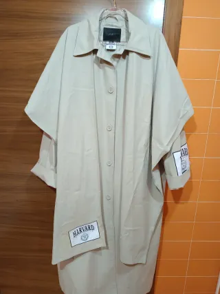 Gabardina capa Harvard x Zara Talla Única