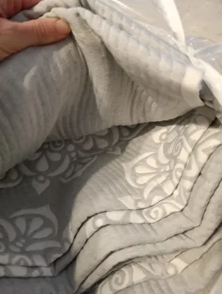 Colcha Edrexa cama 150cm. Nueva