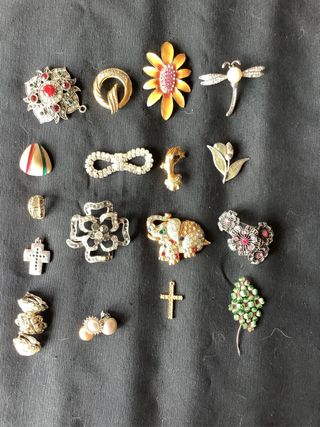Collares y pulseras de bisutería multicolor