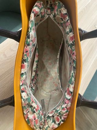 Borsa O bag gialla con manici marroni